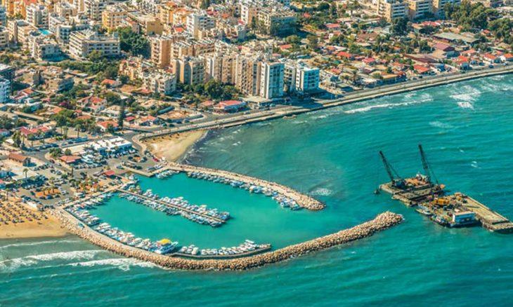 صورة جزرة لارنكا المرافقة لنص عمر الشيخ ثلاثة قصائد جديدة في القدس العربي يناير 2021